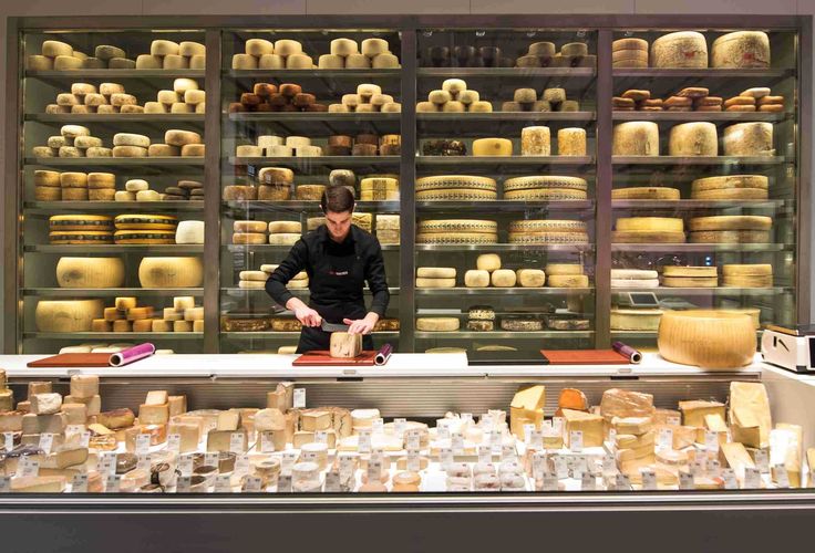 За червени вина и сирена