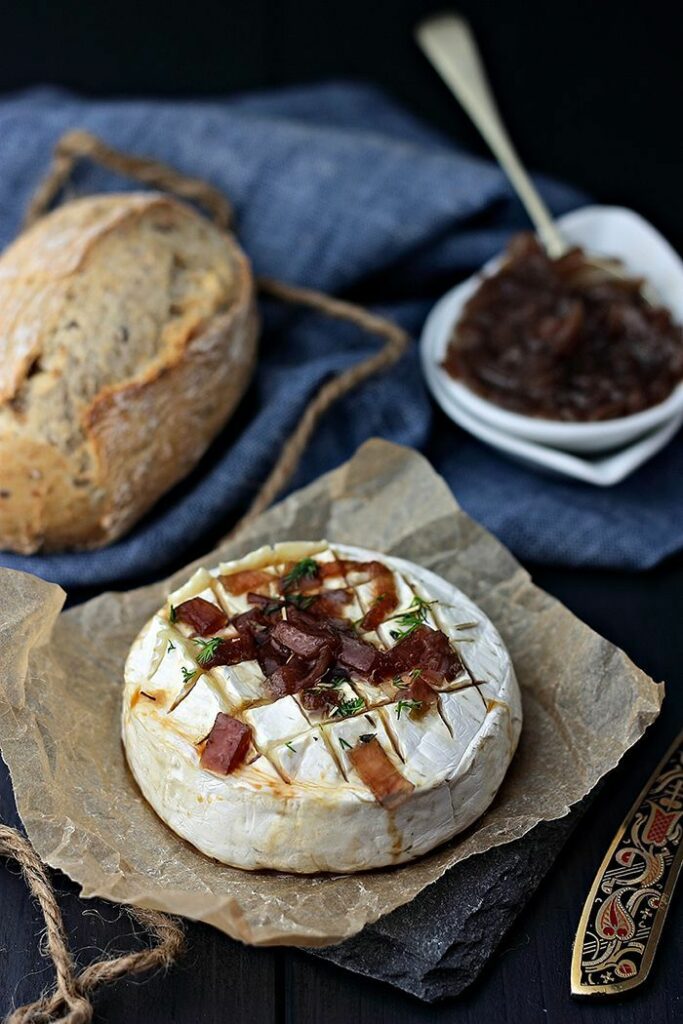 За червени вина и сирена